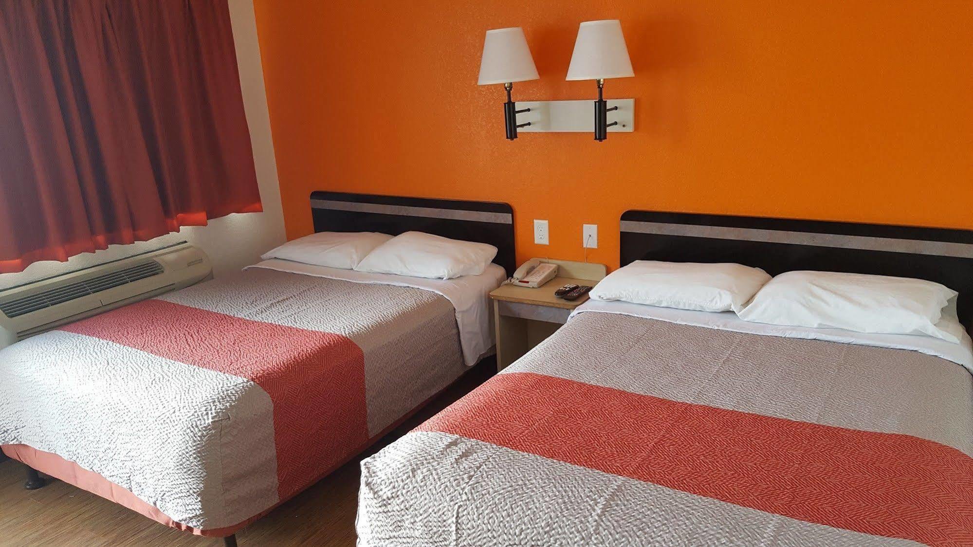 Super 8 By Wyndham Big Spring Hotell Exteriör bild